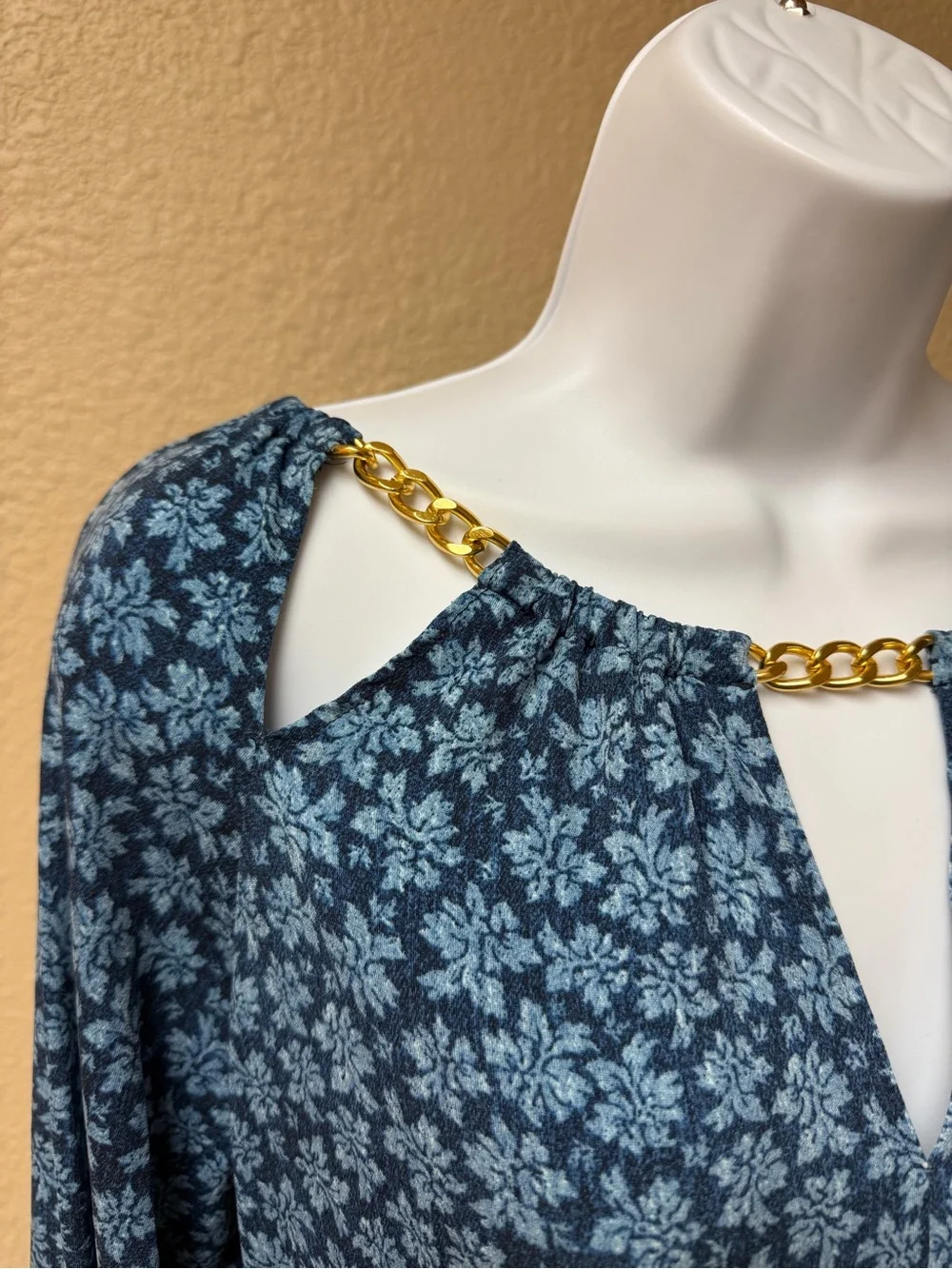 4/$20 Michael Kors Women's Blue Floral Chain-Accent Long Sleeve Top